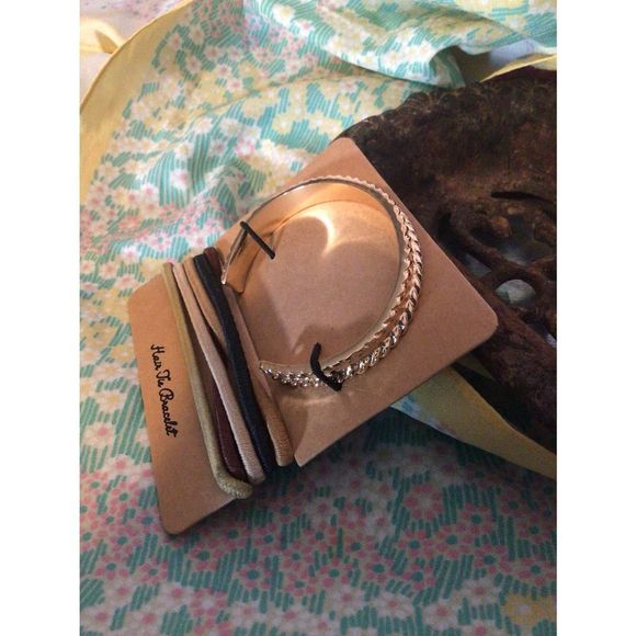 NWT Francesca’s HAIR TIES & BRACELET SET 6 PC Gold Cuff Bracelet & 5 Ties - Picture 9 of 11